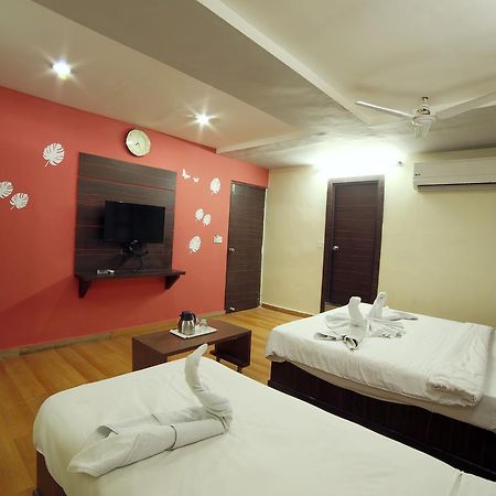 Hotel Avion Inn Ahmedabad Extérieur photo