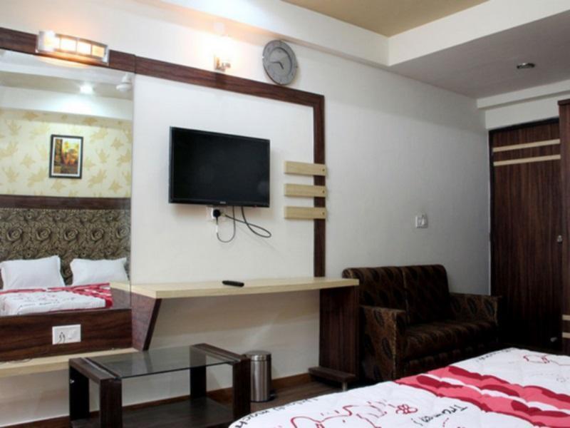 Hotel Avion Inn Ahmedabad Extérieur photo