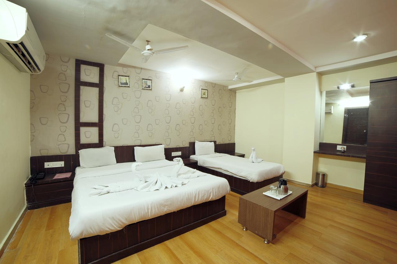 Hotel Avion Inn Ahmedabad Extérieur photo